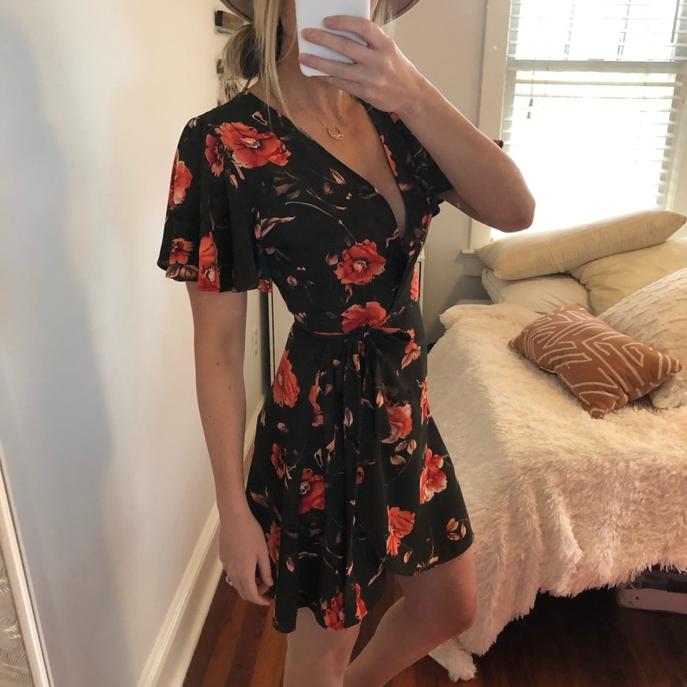 Floral print wrap-tie dress